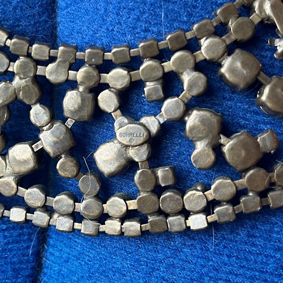 Black and Burgundy Bib style Sorrelli Necklace - Picture 8 of 9